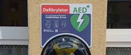 Nowy defibrylator AED na terenie Szkoły Podstawowej im. Powstańców Wielkopolskich przy os. Wierzbowym w Budzyniu