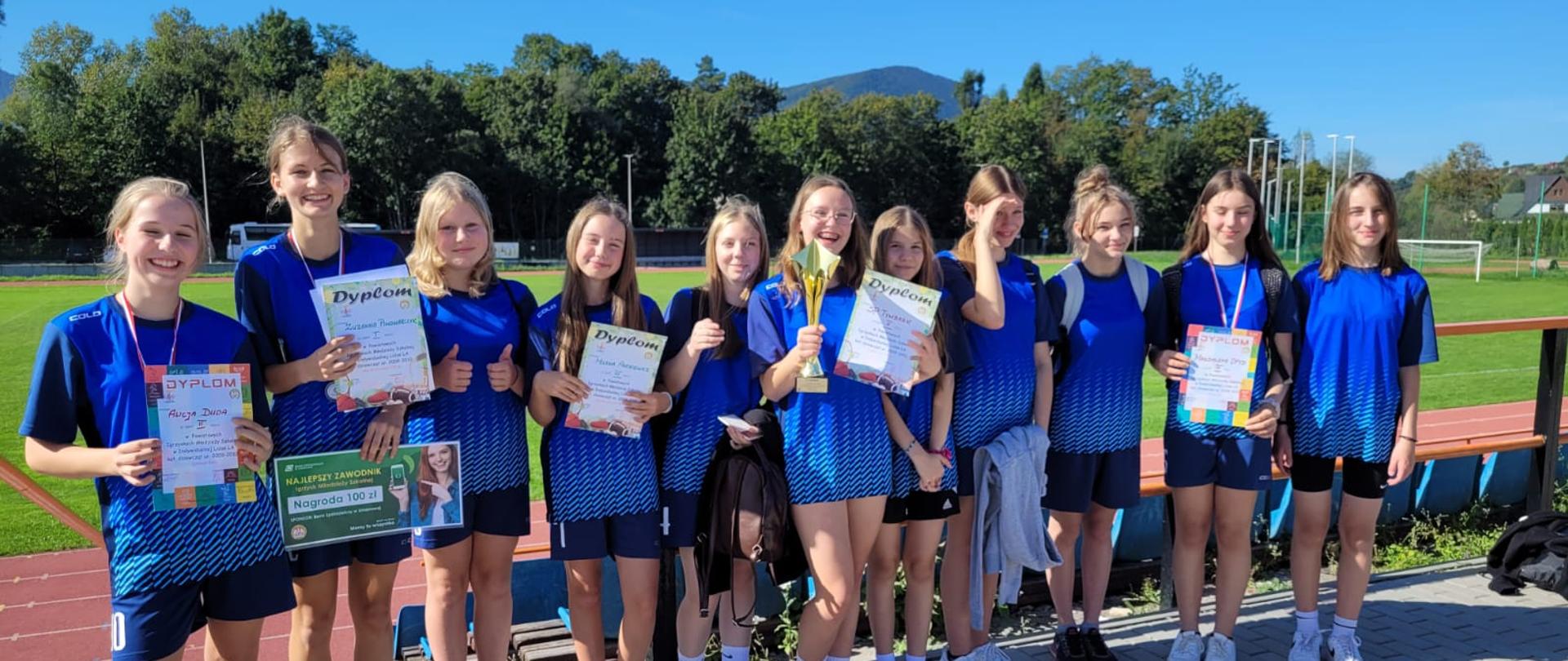 Drużyna dziewczyn w lekkiej atletyce