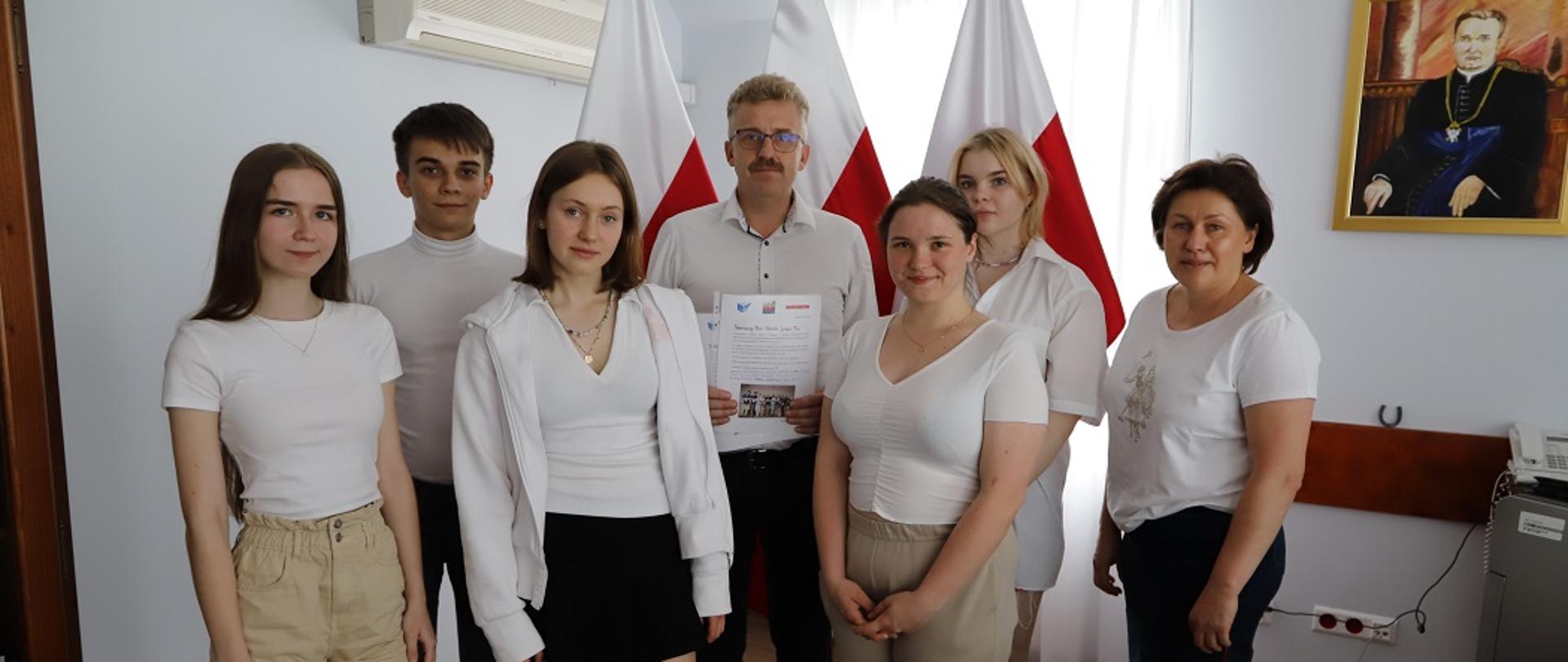 Grają w pomaganie