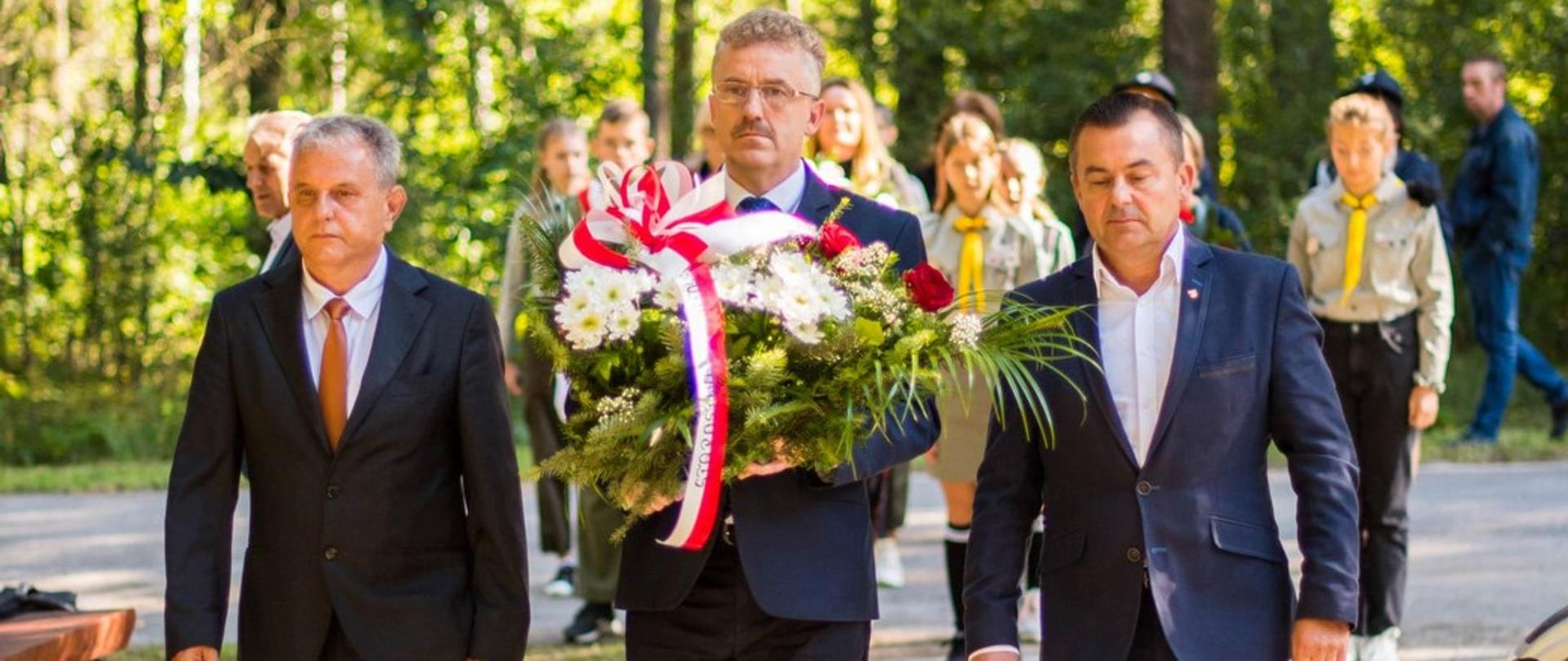 Patriotyczna uroczystość w Trawnikach 