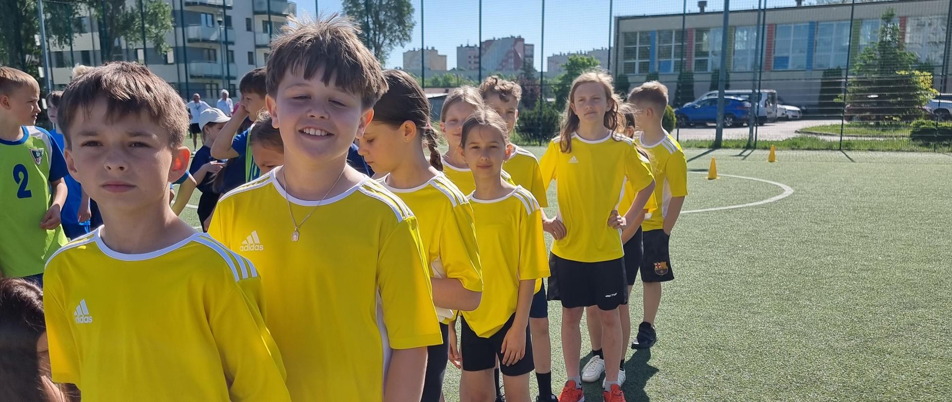 Drużyna klas III - uczestnicy turnieju.