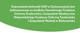 Tablica informacyjna: "Doposażenie jednostki OSP w Ciemnoszyjach jest dofinansowane ze środków Narodowego Funduszu Ochrony Środowiska i Gospodarki Wodnej oraz Wojewódzkiego Funduszu Ochrony Środowiska i Gospodarki Wodnej w Białymstoku"