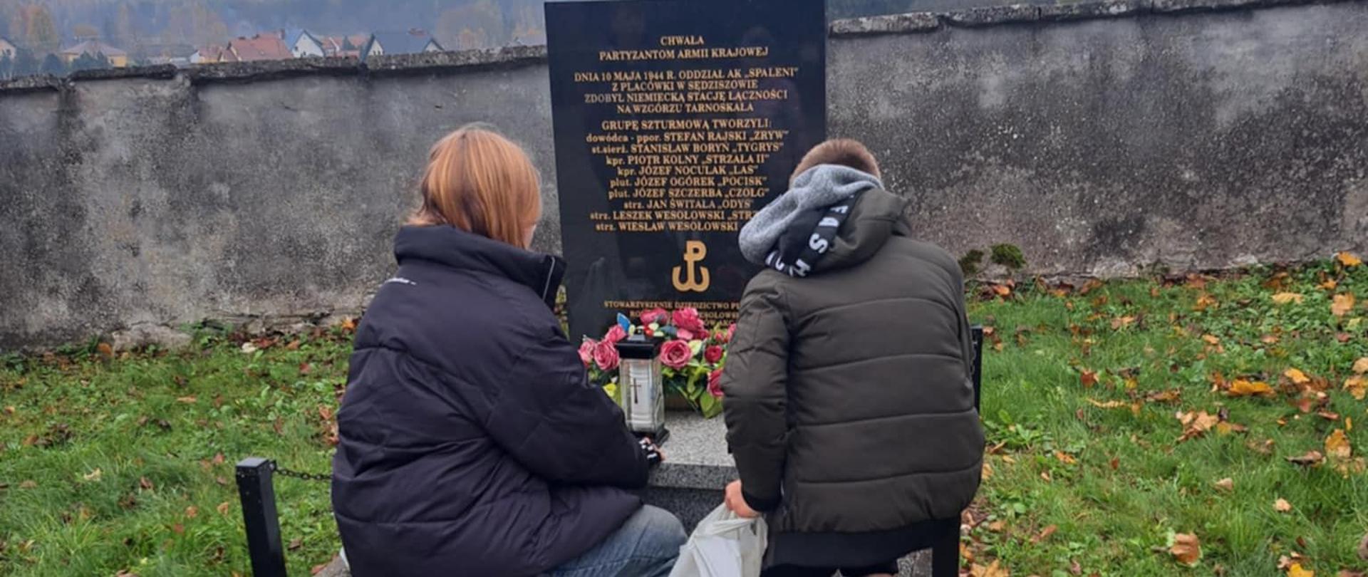 Sprzątanie cmentarza