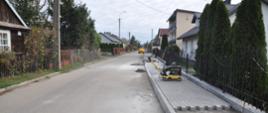 Pierwszym etapem realizacji zadania jest budowa chodnika