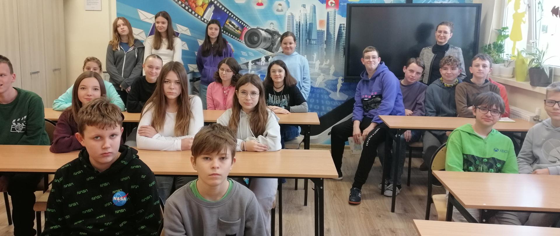 Uczniowie w trakcie zajęć z panią Klaudią Jaros