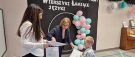 Moment wręczenia nagrody