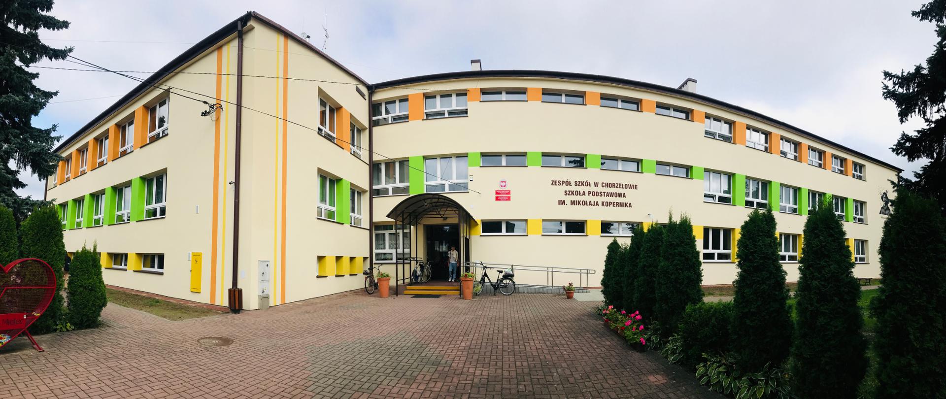 Szkoła po renowacji w 2023 r. wyk. A. Siebierańska - prima sort!