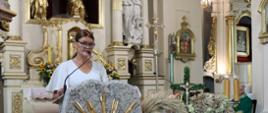 Pani Wójt Iwona Księżopolska czyta pierwsze czytanie