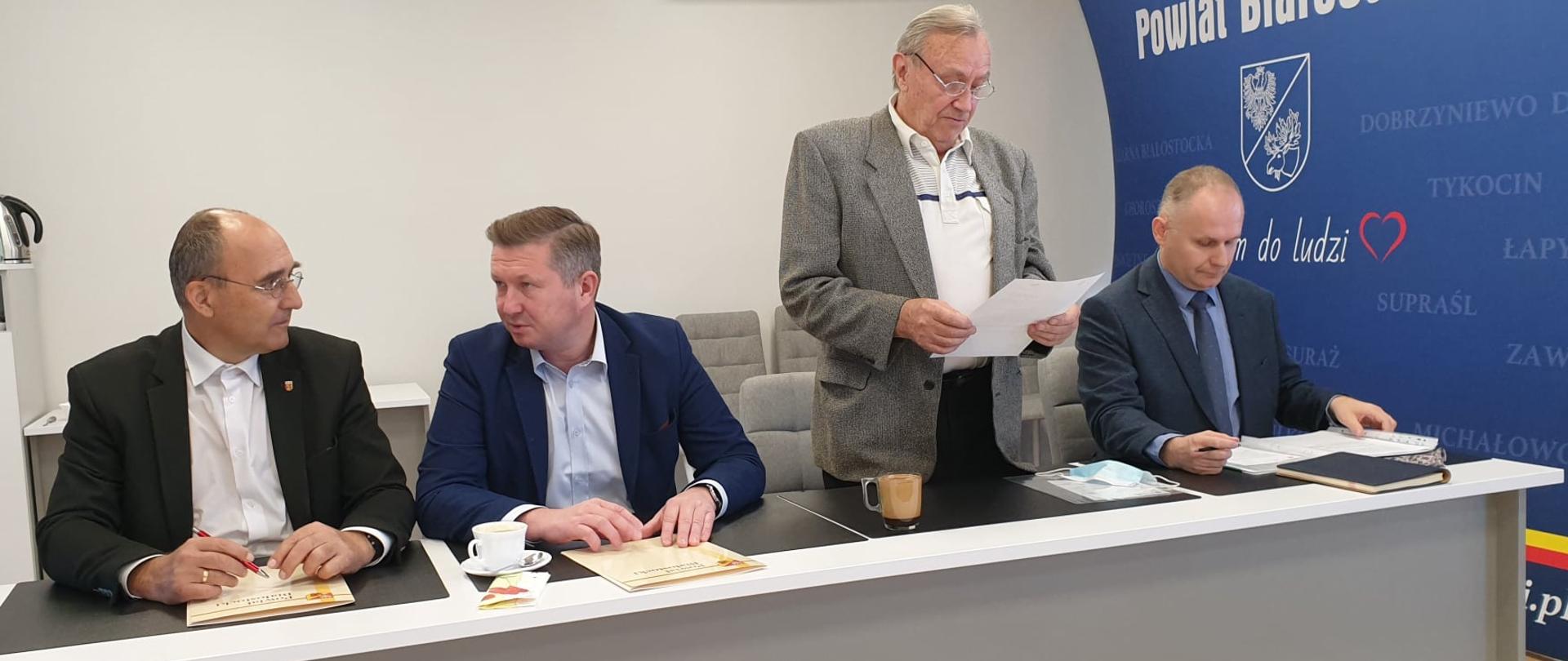 Powiatowa Rada Rynku Pracy - obrady w sali konferencyjnej Starostwa
