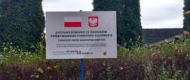 Droga Zakrzów Do Chełmu - tablica informacyjna o dofinansowaniu projektu z Funduszu Dróg Samorządowych