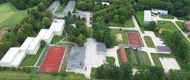 Budynek Zespołu Szkół w Piotrkowicach Małych po modernizacji- widok z lotu ptaka