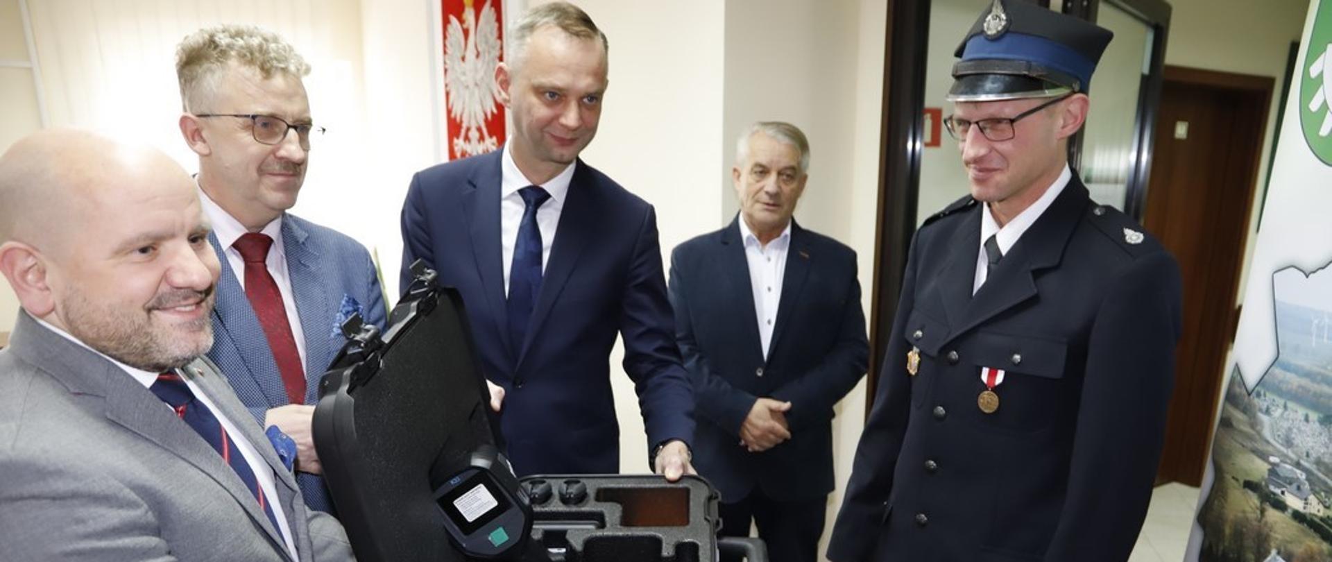Przekazanie kamery termowizyjnej dla OSP Kozów