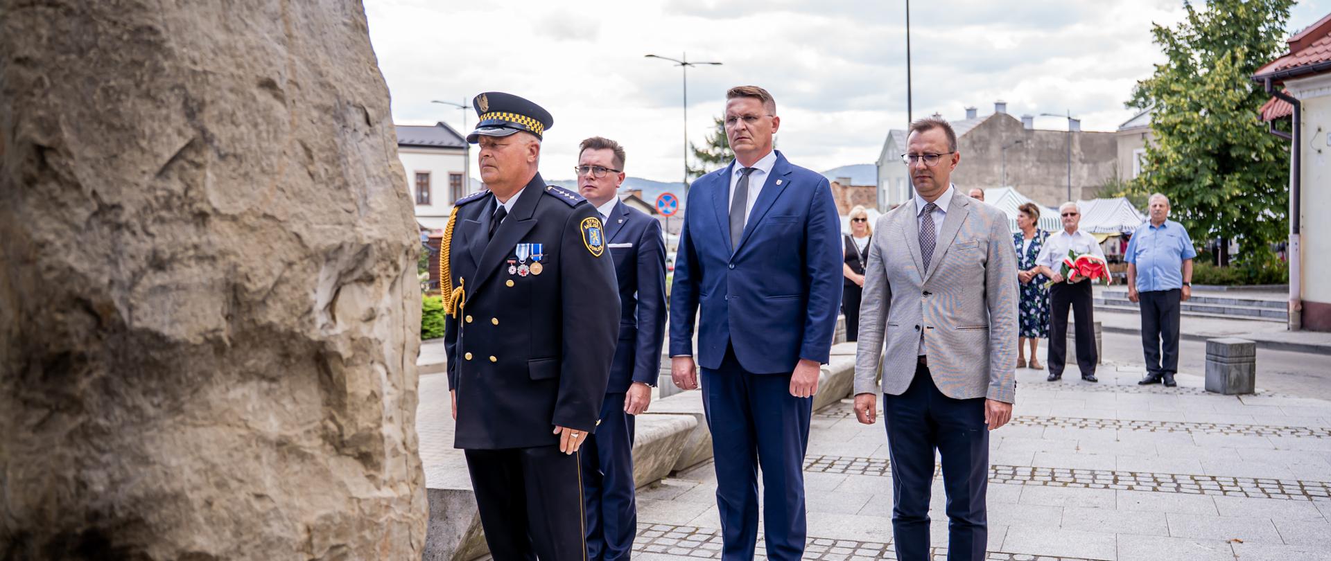 Samorządowcy w hołdzie pomordowanym