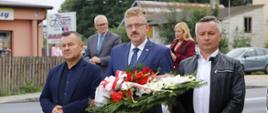 Delegacja Powiatu Koneckiego z wieńcem 