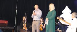 Wójt Gminy Wicko i Kierownik OPS, witają uczestników wigilii