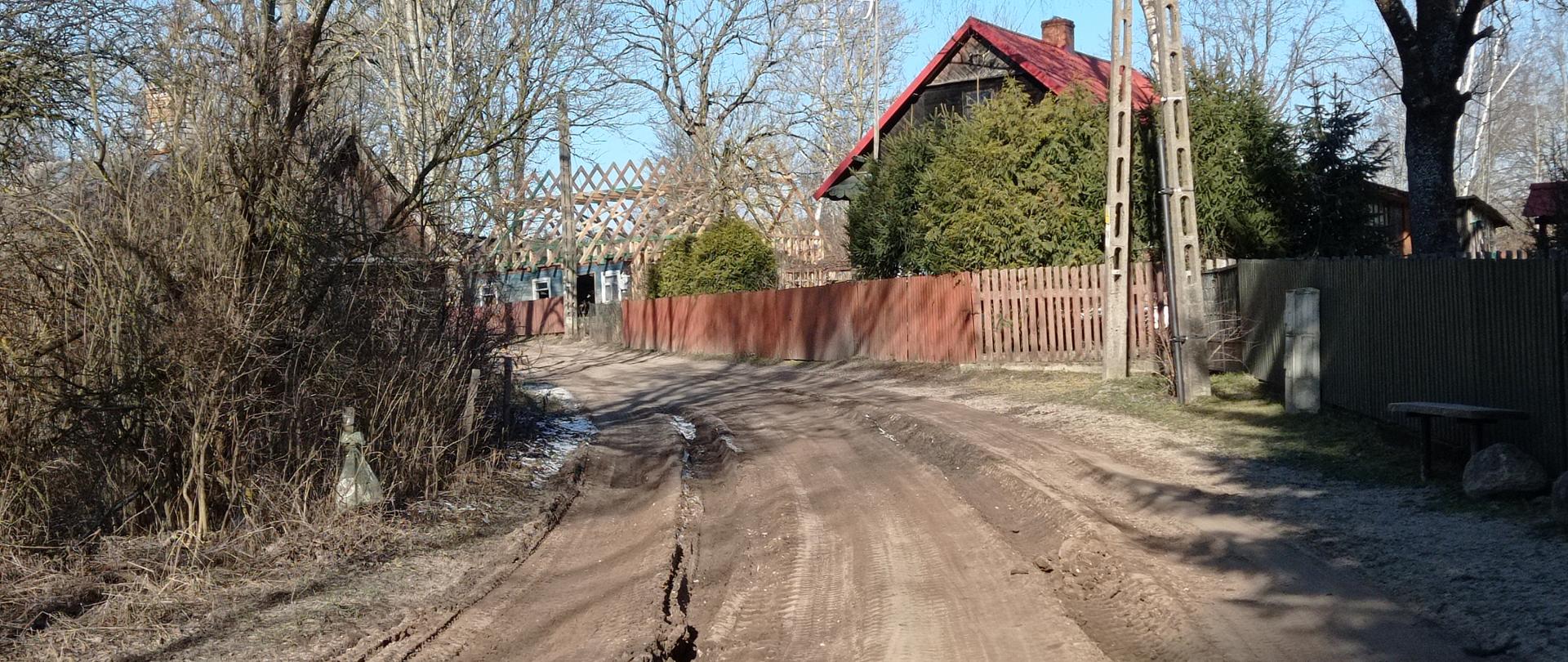 zniszczona droga gruntowa, zdjęcie dekoracyjne