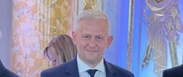 Kamil Ciupak - Starosta Polkowicki odbiera odznaczenie podczas jubileuszowych obchodów Zgromadzenia Związku Powiatów Polskich 