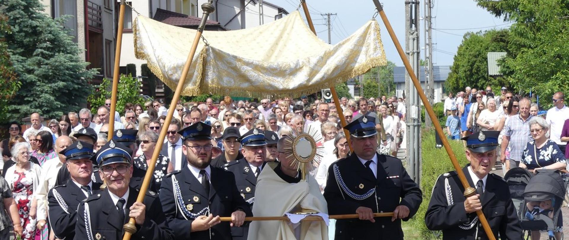 „Boże Ciało – Jezus pośród ludzi”