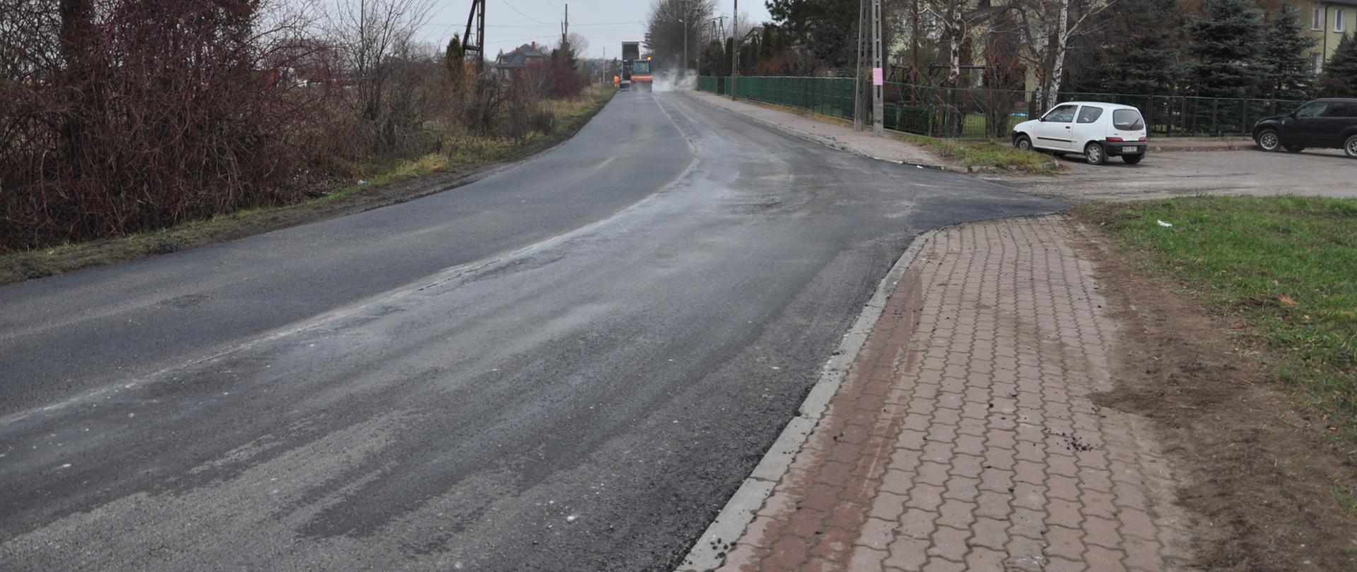 Przebudowa ul Długiej w ciągu drogi powiatowej. Całkowita wartość zadania to kwota ok 100 000 zł. Inwestycja finansowana po 50% z budżetu Powiatu i Gminy Jabłonna Lacka. Wkład Gminy to kwota 49 953zł Zakres prac obejmował wykonanie nawierzchni na dł. 350 m, pobocze o powierzchni 175m².