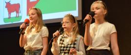 Uczniowie Szkoły Podstawowej Nr 1 w Trzciance bardzo starannie przygotowali się do uroczystego apelu z okazji 292 rocznicy nadania praw miejskich. Były piękne recytacje, piosenki oraz galowe stroje. 
