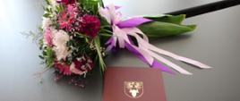 kwiaty i dyplom