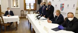 Marszałek Województwa Świętokrzyskiego Andrzej Bętkowski podczas przemówienia