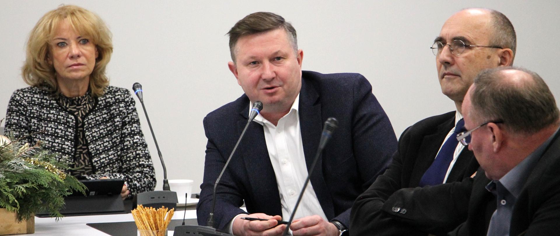 radni, głos zabiera starosta, 