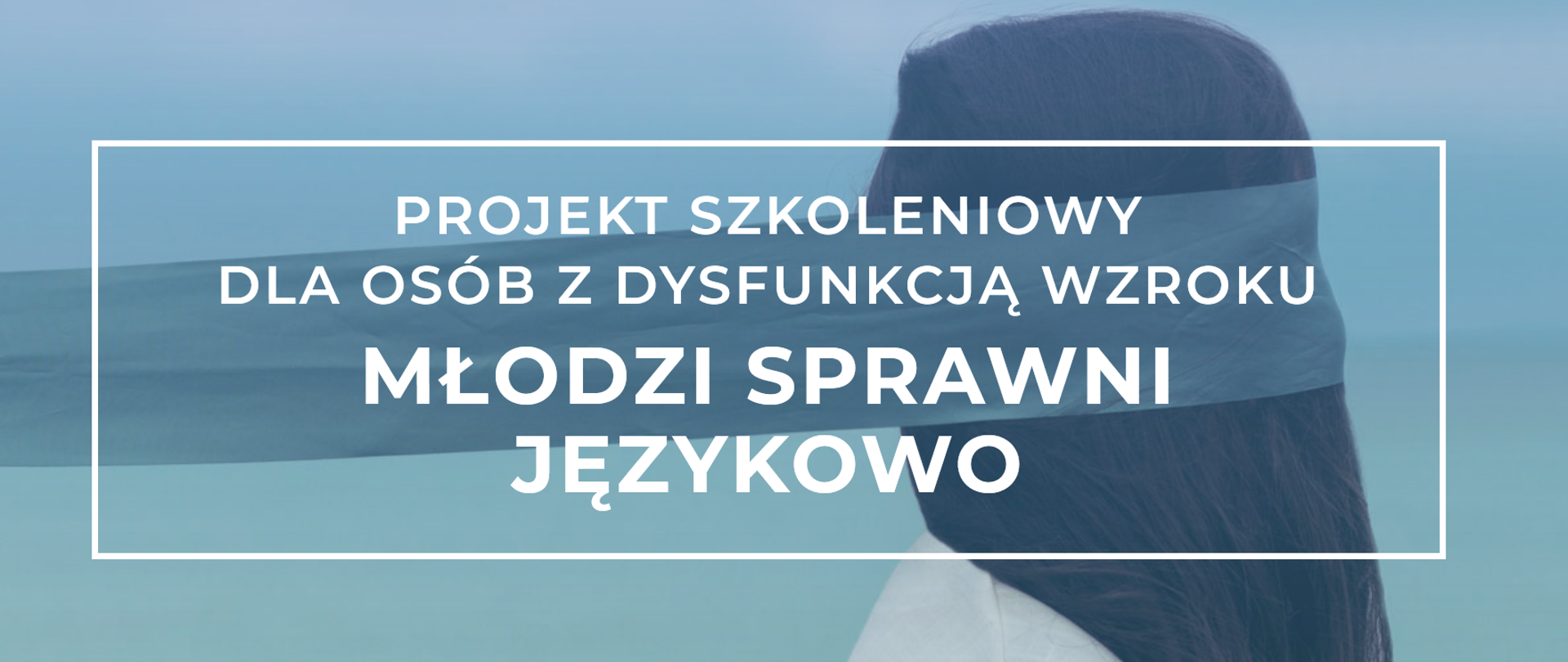 Na niebieskim tle zdjęcie kobiety, wyeksponowane napisy: projekt szkoleniowy młodzi sprawni językowo