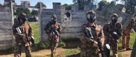 Strzelcy przed paintballem