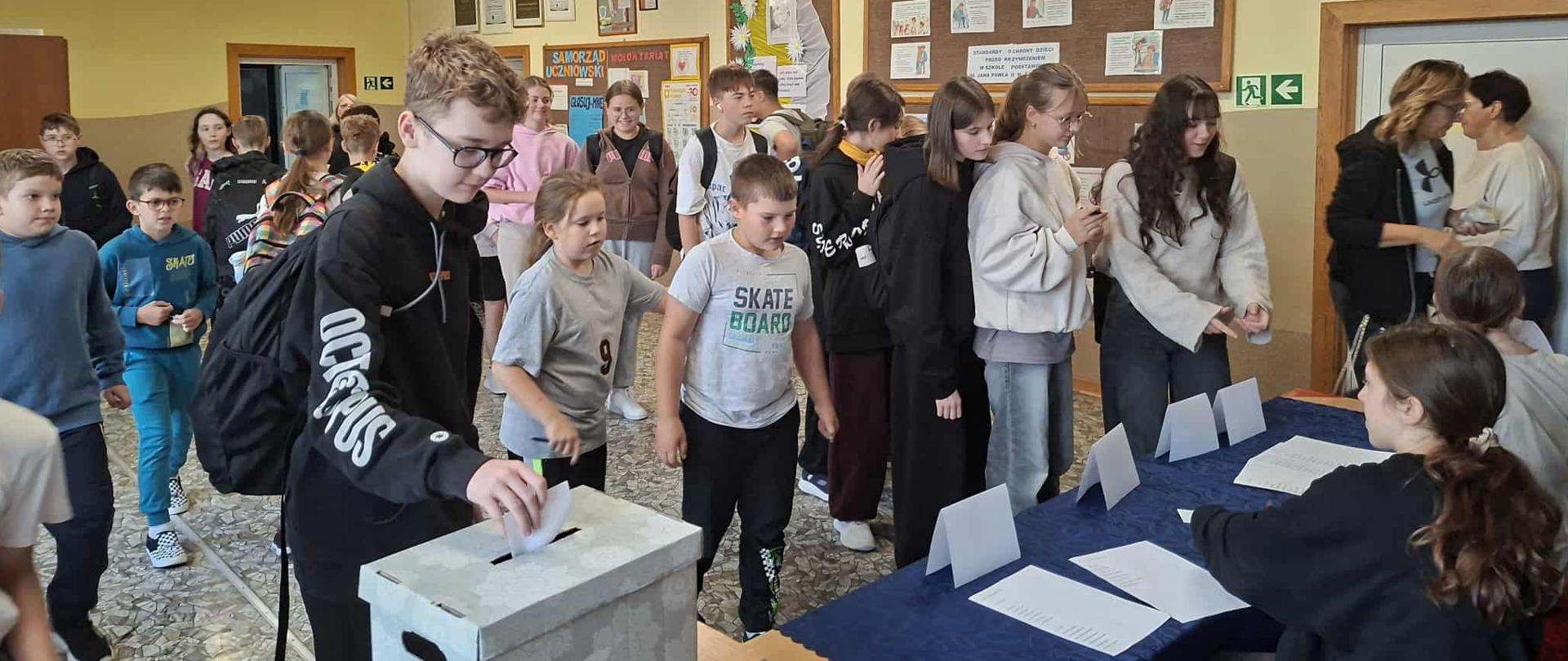  Wybory na przewodniczącego Samorządu Uczniowskiego w Szkole Podstawowej im. Jana Pawła II w Żarnowie