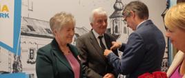 Para Jubileuszowa 1 - wręczanie medali