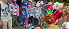 Edukacyjna wycieczka do Nadleśnictwa Browsk - dzieci poznają ptaki