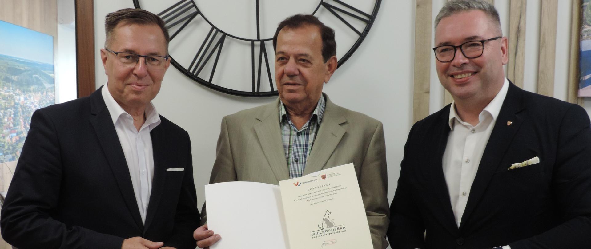 Na zdjęciu widać Brunona Wolskiego - Burmistrza Miasta i Gminy Kaczory, Jacka Bogusławskiego - Członka Zarządu Województwa Wielkopolskiego oraz Piotra Głowskiego - Prezydenta Piły