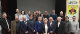 Od lewej góra sołtysi: Jacek Soszyński, Anna Gaworek, Krzysztof Wyczółkowski, Aleksandra Kiepuszewska, Przemysłw Chaciński, Bogdan Lewczuk, Maria Sobiczewska, Janusz Zarzycki, Jan Radzikowski, Łukasz Korczak.
Od lewej dół sołtysi: Jarosław Bielak, Sławomir Bartnik, Mariusz Soseński, Dariusz Miazga, Zygmunt Domański, Przewodnicząca Rady Miejskiej w Mordach Katarzyna Kotowska, Burmistrz Miasta i Gminy w Mordach Jan Paweł Ługowski, Henryk Czarnocki, Paweł Łupiński, Bartłomiej Kupiński.