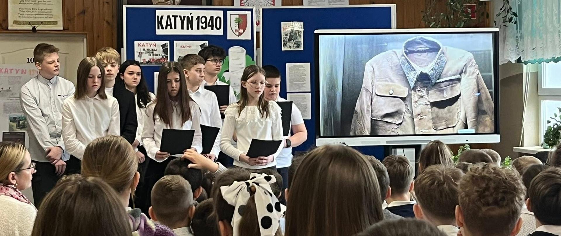 Obchody 85 rocznicy Zbrodni Katyńskiej w Szkole Podstawowej im. Jana Pawła II w Żarnowie