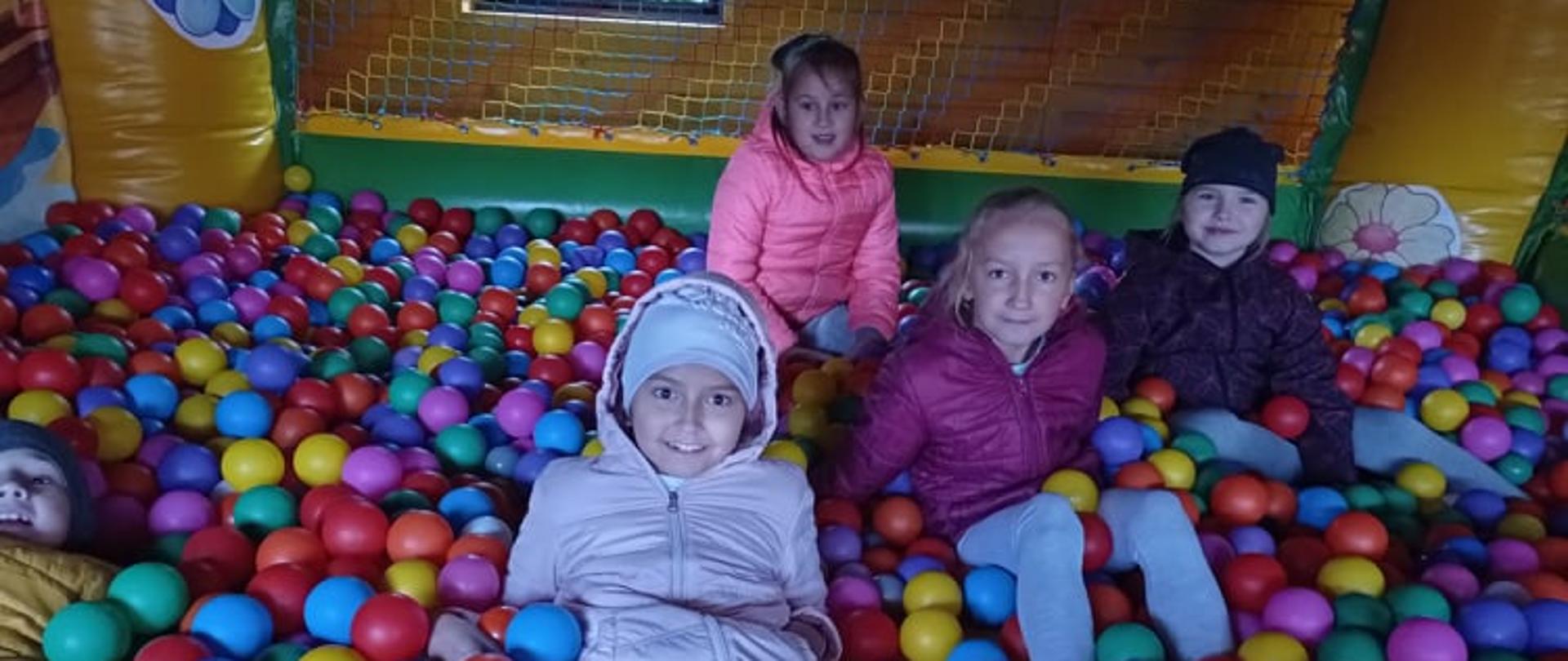 Uczniowie klas I – III ZSP w Sarnówku powitali jesień w Gospodarstwie Agroturystycznym