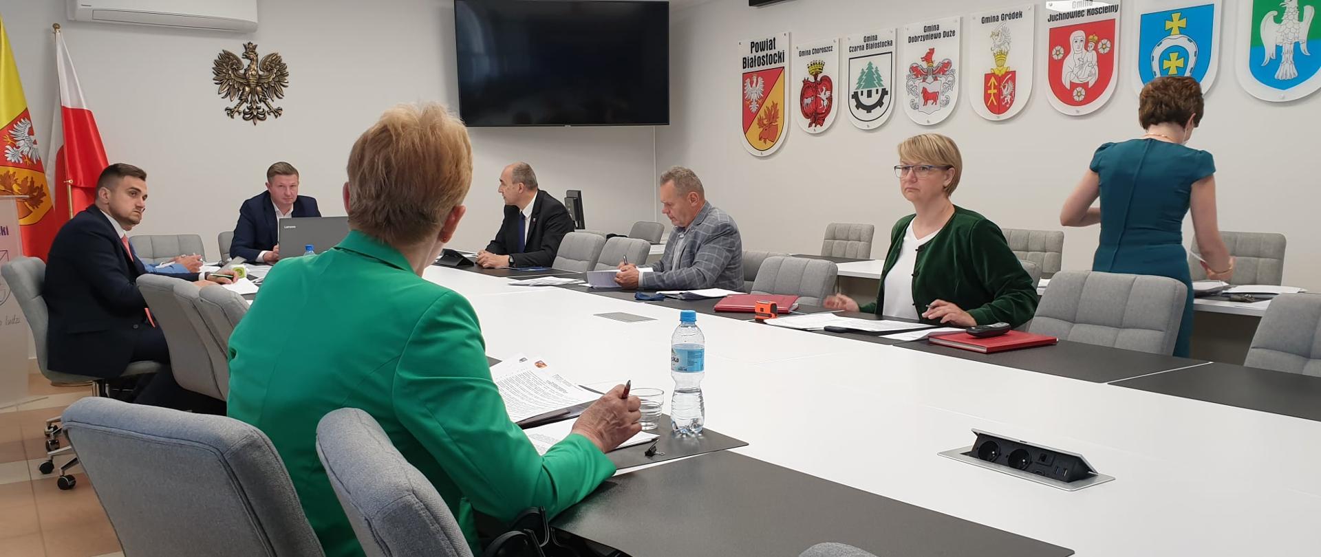 Zarząd Powiatu Białostockiego - obrady 15.06.2021 r.
