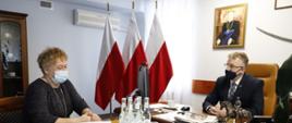 Starosta Grzegorz Piec i dyr. WBP filia w Końskich Elżbieta Fitas