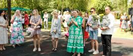 Dyrekcja przyjmuje podziękowania od rodziców
