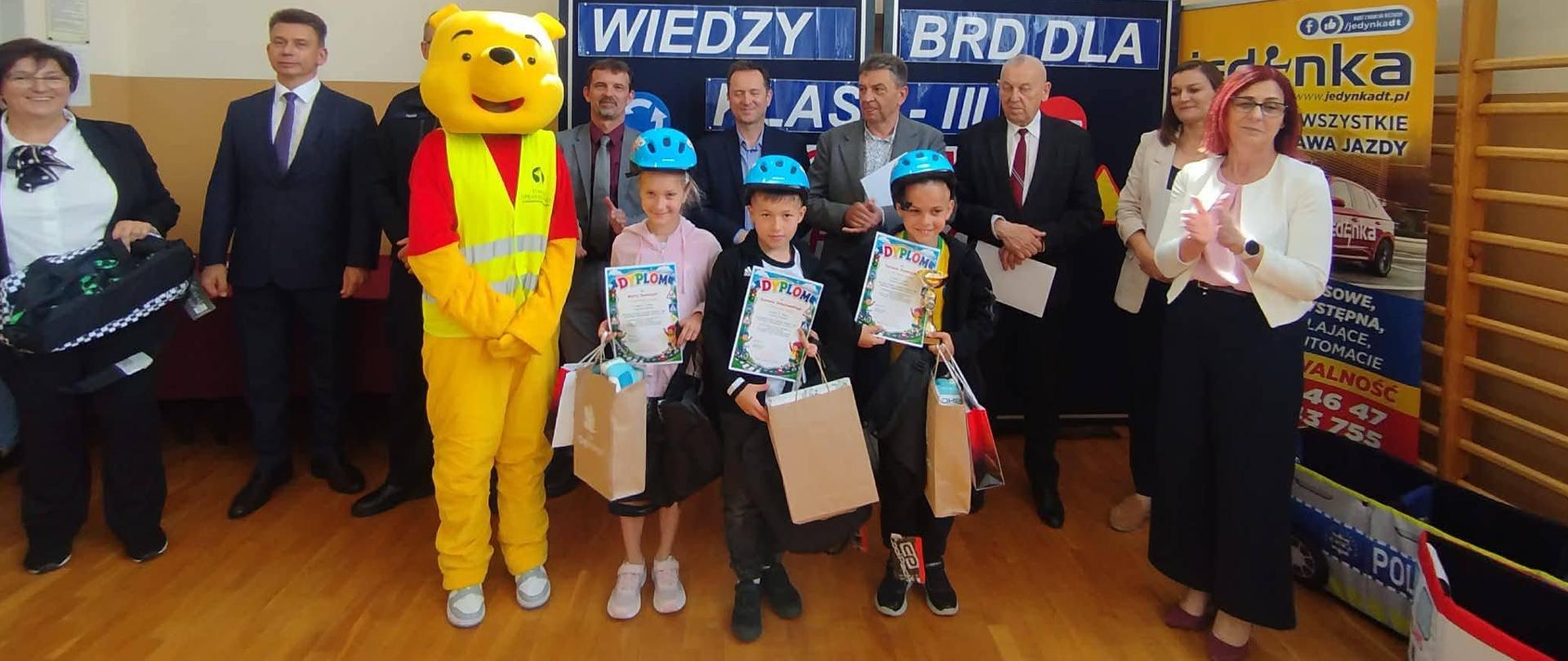 Zdjęcie laureatów po wręczeniu nagród