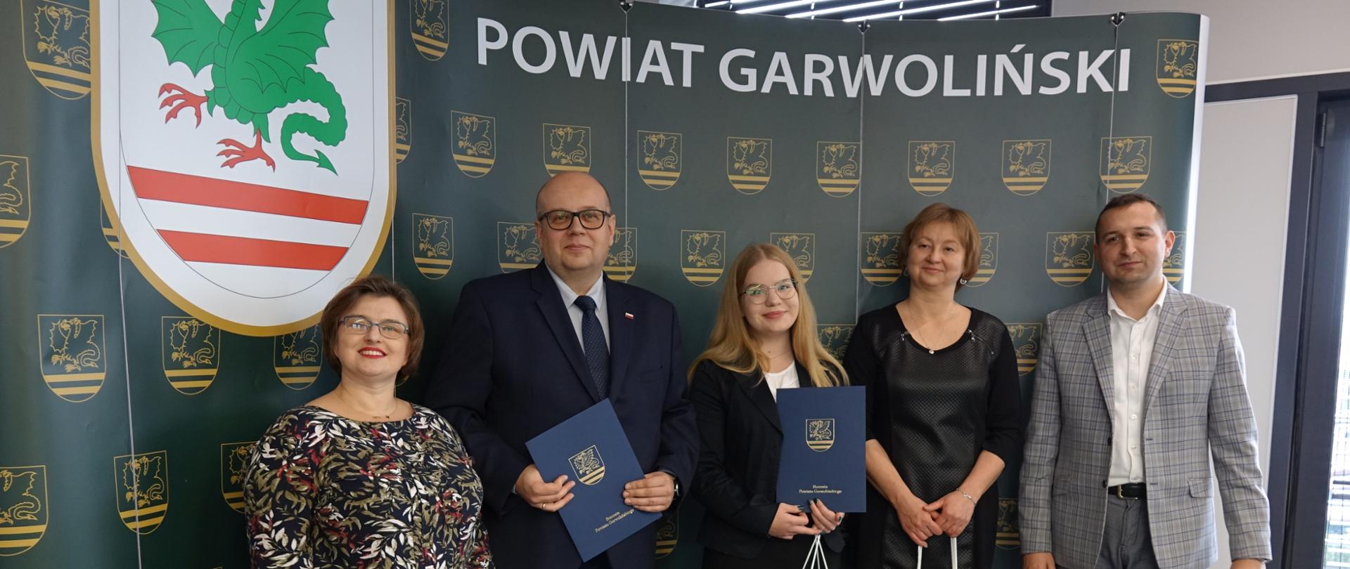 Uroczystość wręczenia stypendiów Starosty dla najlepszych uczniów ze szkól ponadpodstawowych dla których organem prowadzącym jest Powiat Garwoliński 