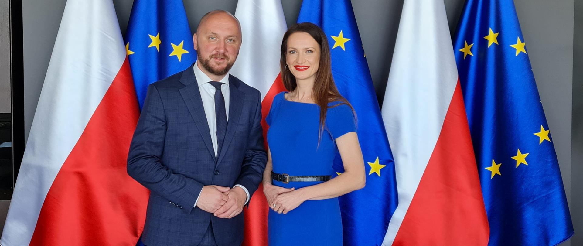 na zdjęciu od lewej marszałek województwa podlaskiego, starosta zambrowski