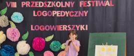 Przedszkolaki w trakcie prezentowania wierszyków