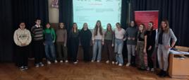 Zdjęcie grupowe uczniów biorących udział w zajęciach