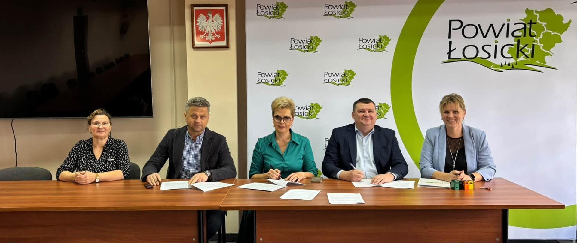 Podpisanie umowy na realizację zadania pn. „Przebudowa drogi powiatowej Nr 2062W – ul. 1000-lecia Państwa Polskiego w mieście Łosice wraz z budową kanalizacji deszczowej”