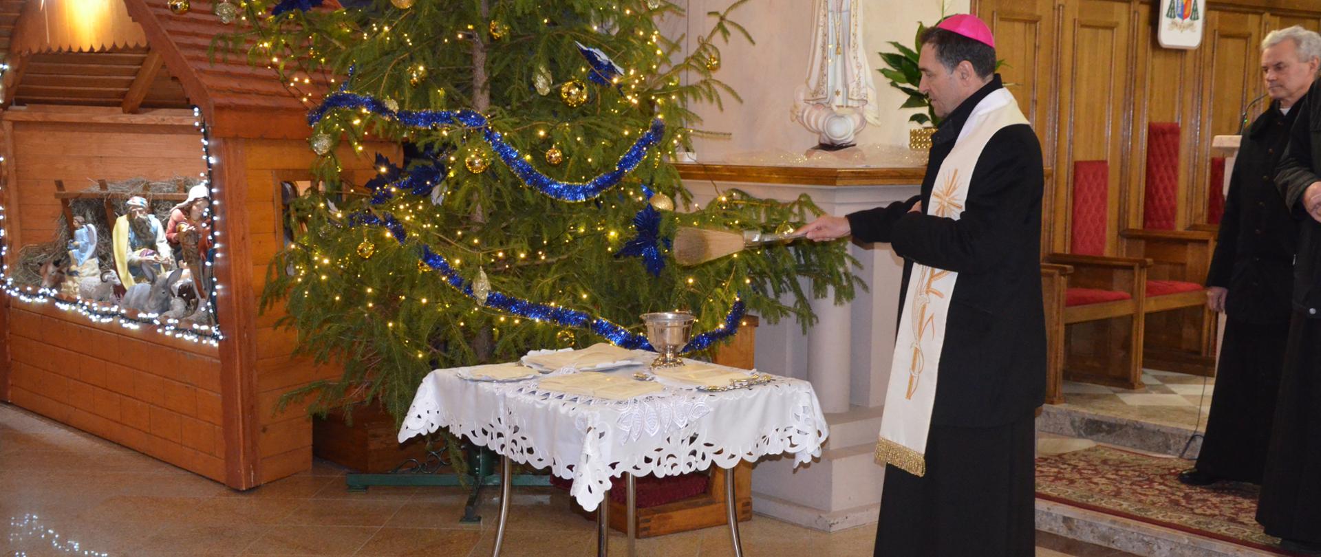 Święcenie opłatka podczas spotkania noworocznego z sołtysami