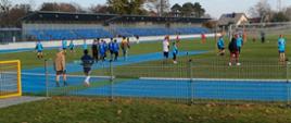 Uczestnicy na stadionie