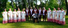 Zespół ludowy w strojach