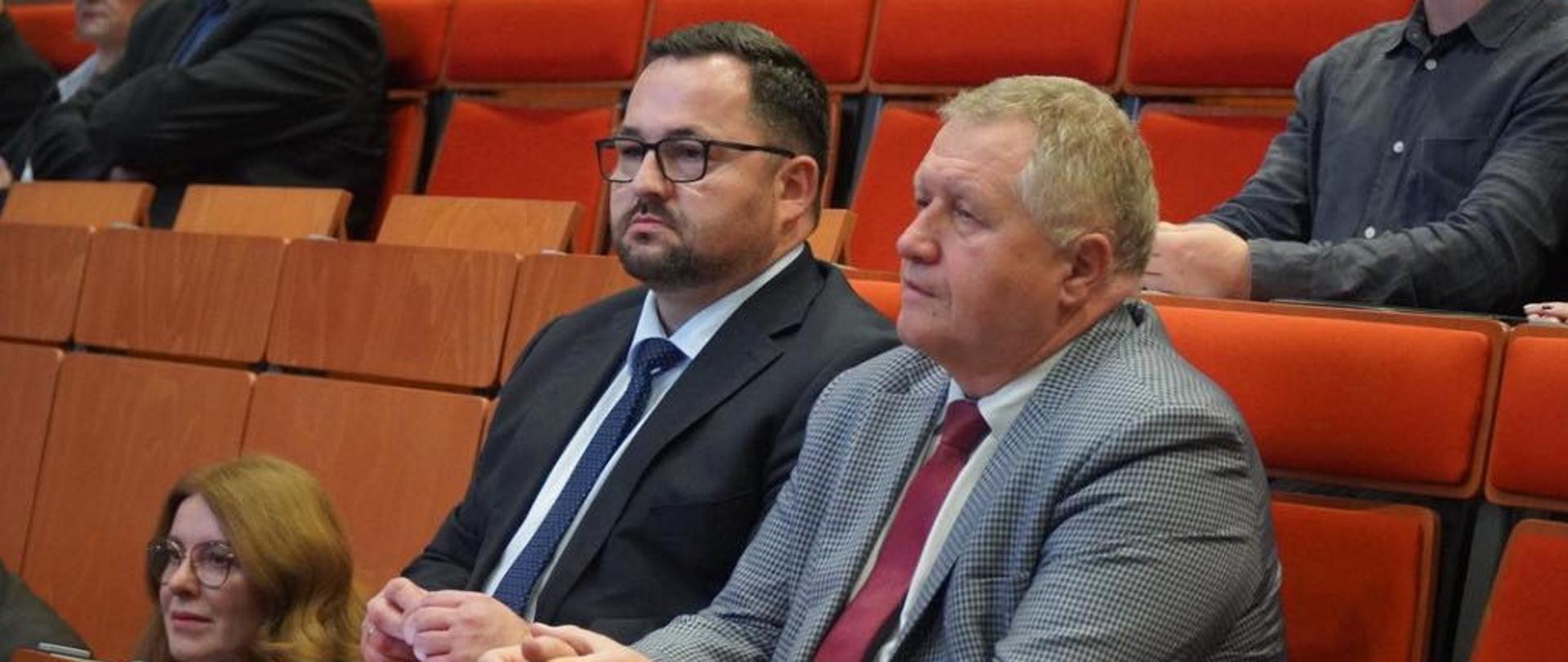 Starosta Powiatu Gorlickiego Mirosław Waląg wraz z Członkiem Zarządu Powiatu Gorlickiego Mirosławem Walągiem