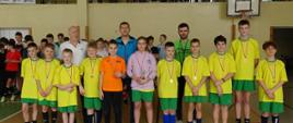 Dekoracja drużyn medalami